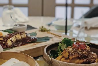 Yì By Jereme Leung User Photo