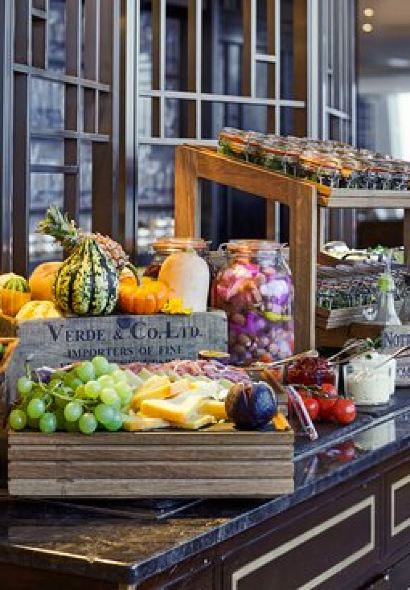 TĪNG Restaurant & Lounge