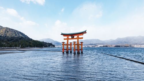 Itsukushima Jinja Otorii (Grand Torii Gate)