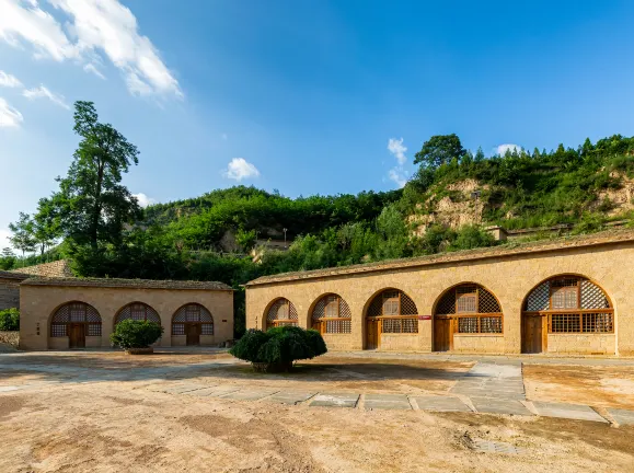 Отели с услугой парковкой в г. Яньань