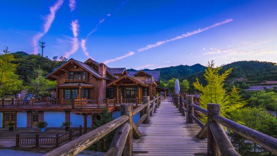 Private Day Tour from Jinan to Red Leaf Valley and Jiuru Mountain