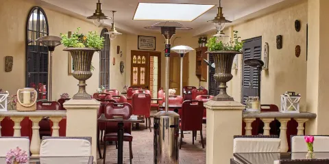 Carriages Bar & Restaurant