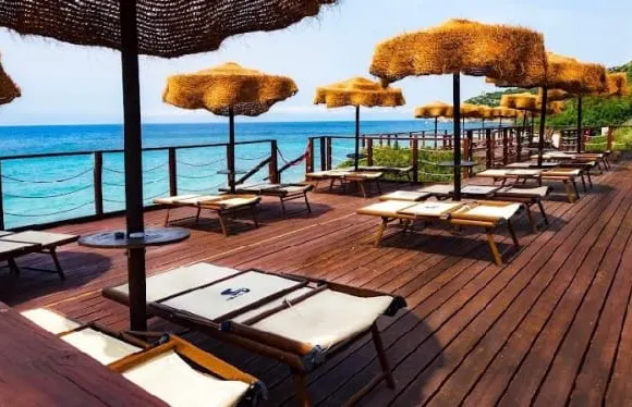 B-Stone Is Canaleddus