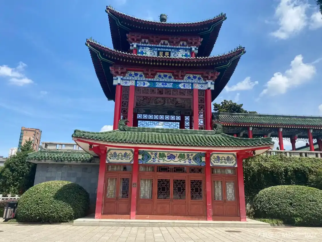 Hotels near Yicui Pavilion