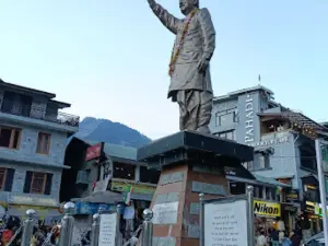 Mall Road Market Manali