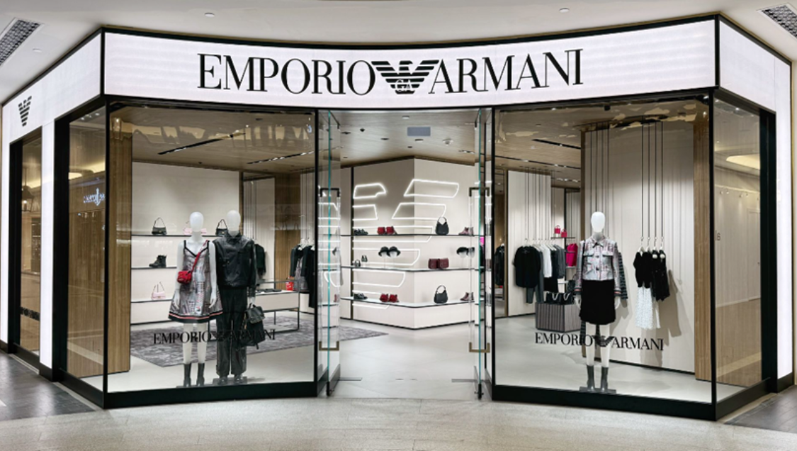 Shopping itineraries in Emporio Armani Londoner in March