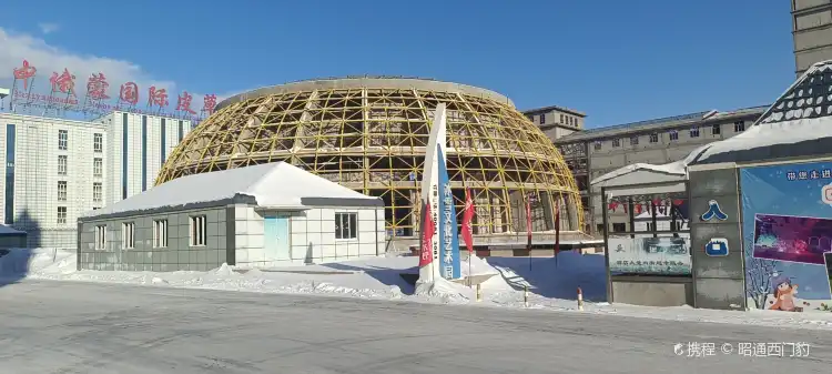 Hotels near Zhong'emengguojibingxue Amusement Park