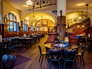 WEISSES BRÄUHAUS IM TAL