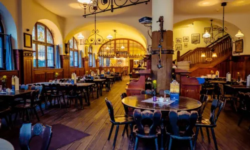 WEISSES BRÄUHAUS IM TAL