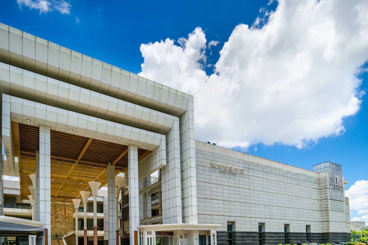 5. Explore Hainan's cultural heritage through exhibits
