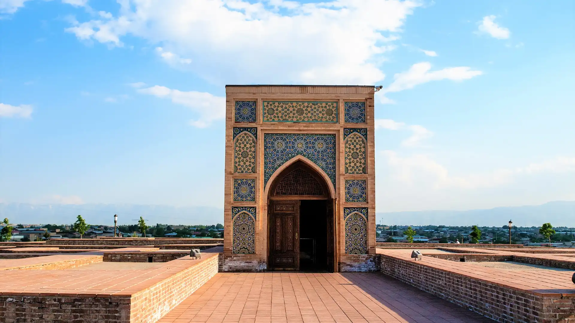 Hotels near Observatory of Ulugbek