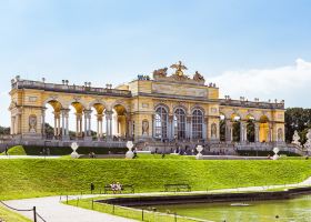 Flugzeit Neapel nach Wien
