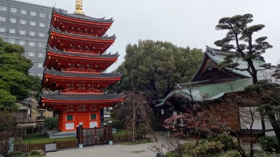 真言宗九州教团的主寺院，山号为南岳山。正尊总为弘法大师（空海