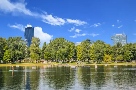 鄰近成都市人民公園的酒店