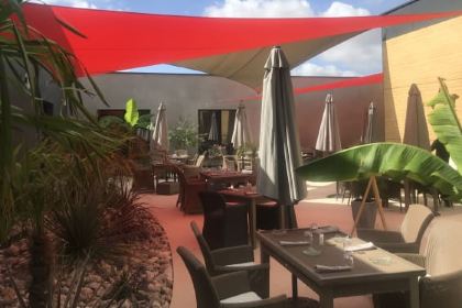 Le Bouche à Oreille