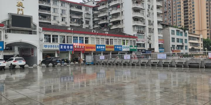 Xuan'en County Riverside Square