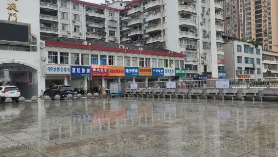 Xuan'en County Riverside Square