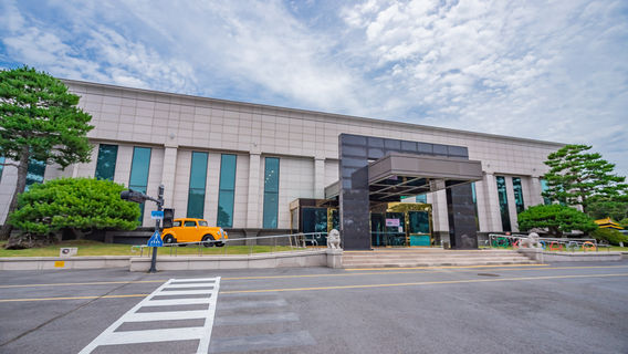 World Automobile & Piano Museum