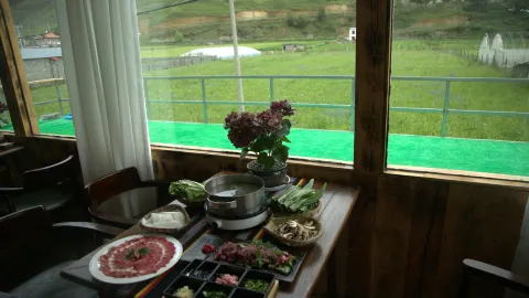 秋牧晓筑民宿(新都桥店)·秋牧私房菜(西式藏餐厅) in Kangding