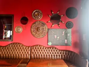 Six Cocktail Bar