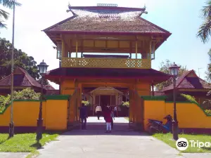 ISTANA ALWATZIKHOEBILLAH SAMBAS