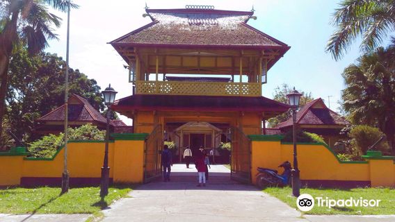 ISTANA ALWATZIKHOEBILLAH SAMBAS