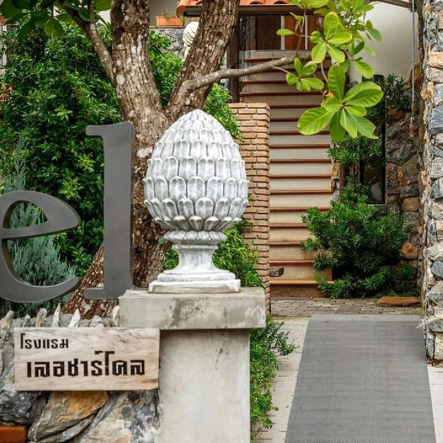 โรงแรมเลอ ชาร์โคล (Le Charcoa Hotel)