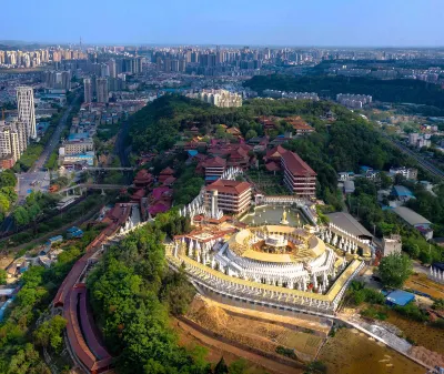 Отели рядом с достопримечательностью «Christian Church in Jiefang Street»