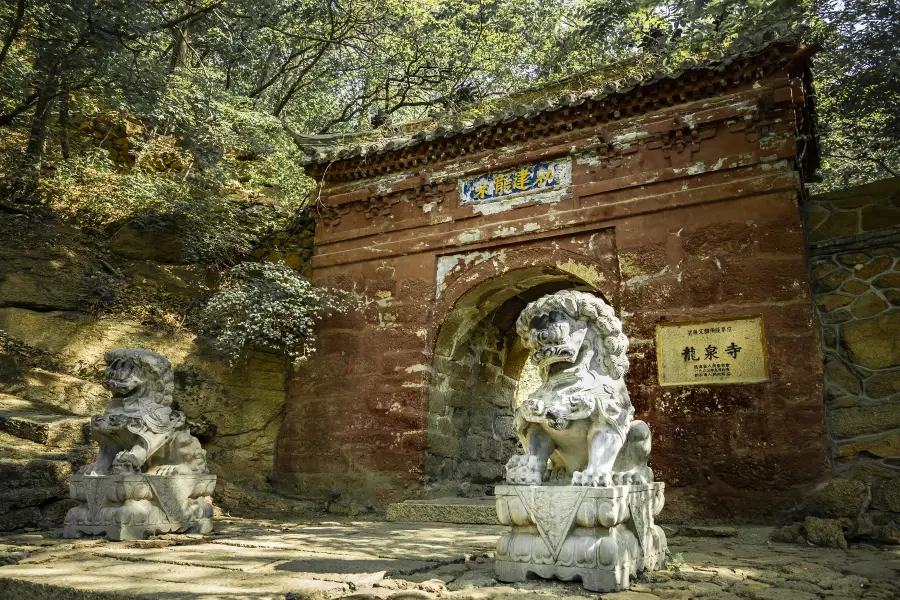 Qianshanlongquan Temple
