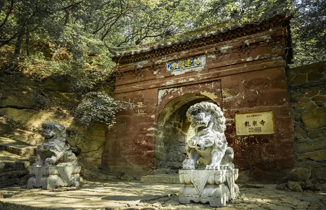 Hotels near Qianshanlongquan Temple