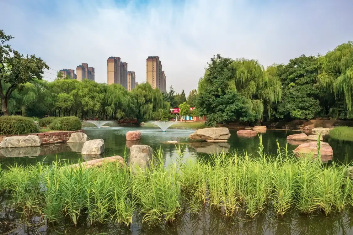 Hotels near Xingyang People's Park