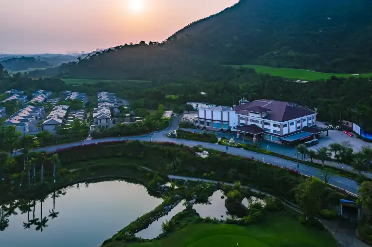 Hotels near Zhuhai Cuihu Golf Club
