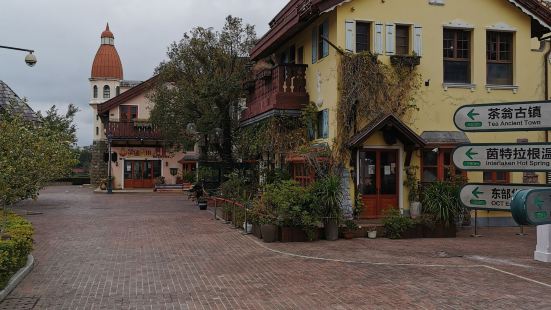 茶溪谷是深圳东部华侨城的一个度假公园，位于深圳市盐田区大水坑