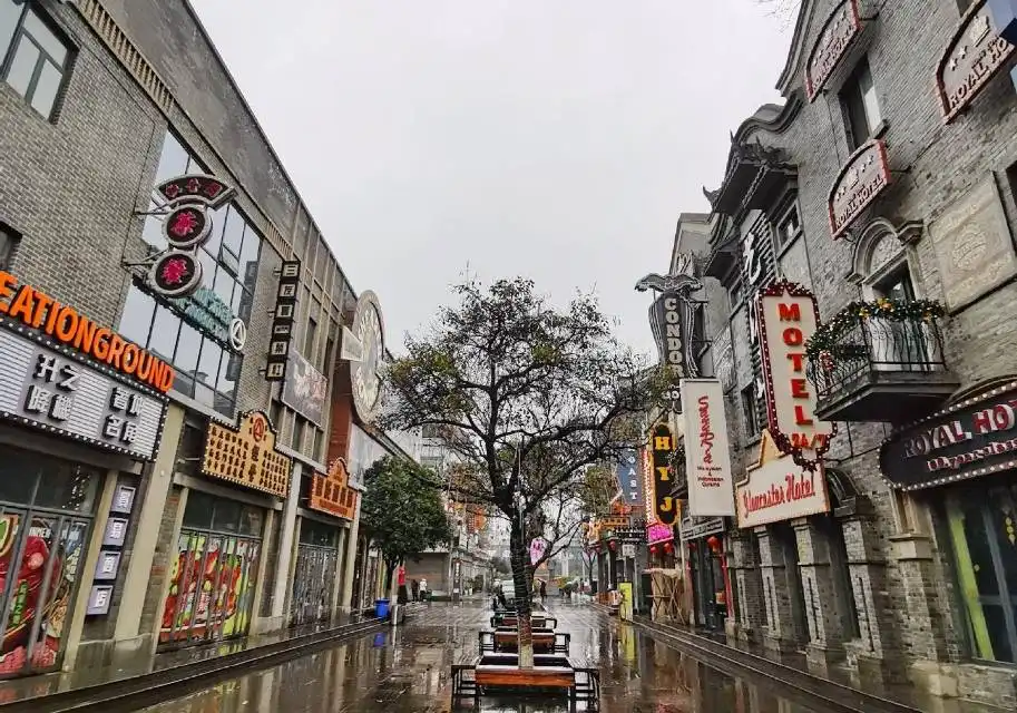鄰近民國風情街的酒店