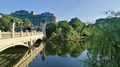 Fushun City Crescent Island Ecological Park