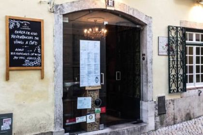 Grapes & Bites - Hostel and Wines