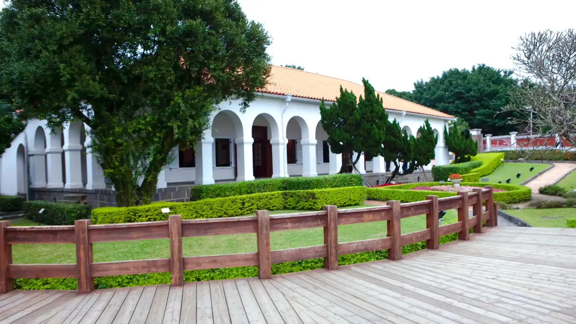 Hotels near Tamsui Customs Officers' Residence