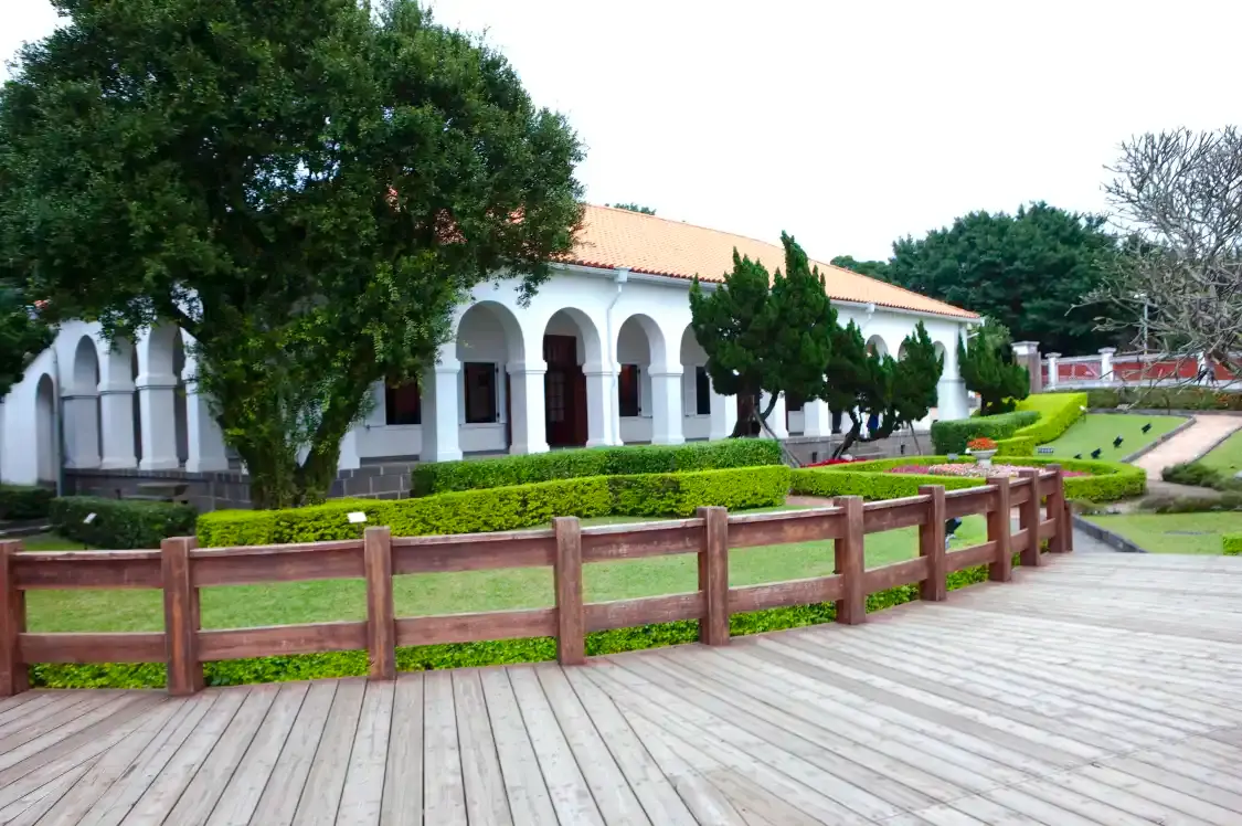 Hotels near Tamsui Customs Officers' Residence