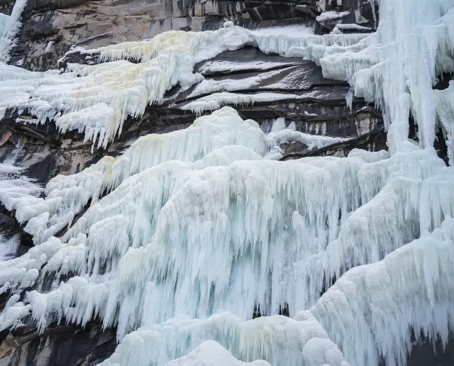 Beijing Ice Waterfall Appreciation