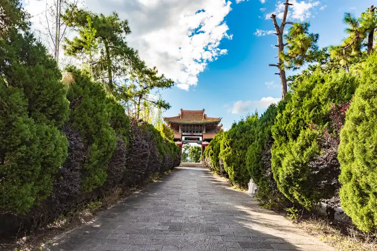 Hotels near Weibao Mountain