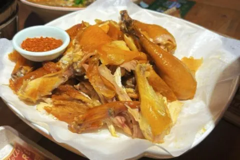 头上红煨盐鸡乡村食府