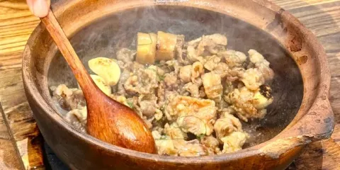 誠咬金煲仔皇 ·啫啫煲·煲仔飯（夏灣中安店）