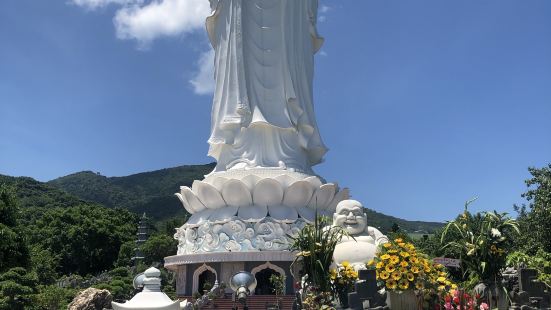 Beautiful Guanyin statue facin