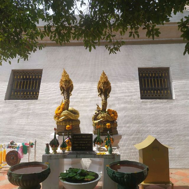 Phrathat Pha Ngao Temple