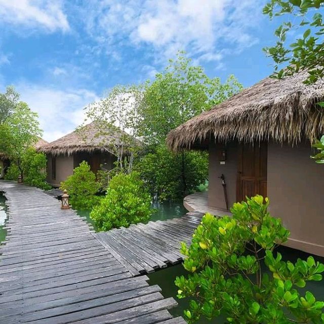 Blue Sky Resort เกาะพยาม