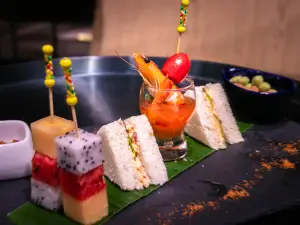 R Bar (Renaissance Haikou Hotel)
