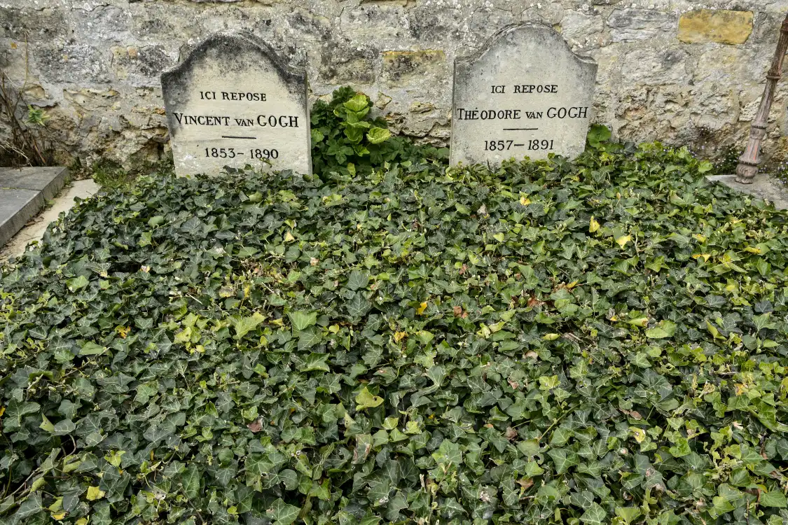 Hotels near Vincent and Theo Van Gogh's Graves