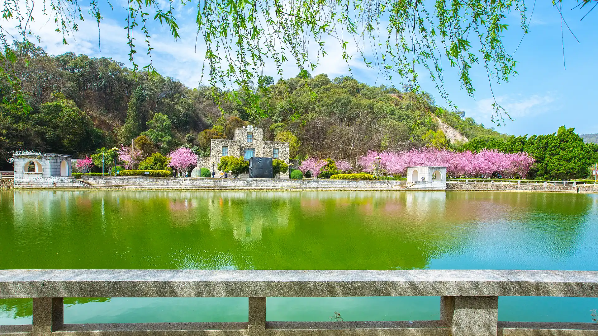 Các khách sạn gần Haigeng Park