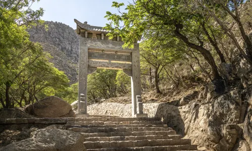Gunzhong (Rolling Bell) Pass