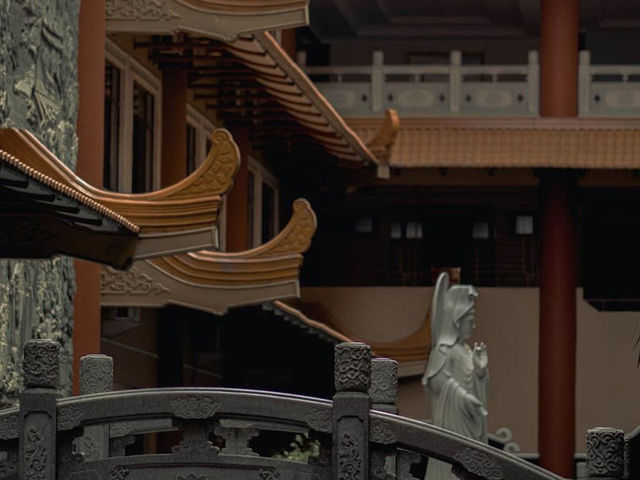 The calming Maha Vihara Temple